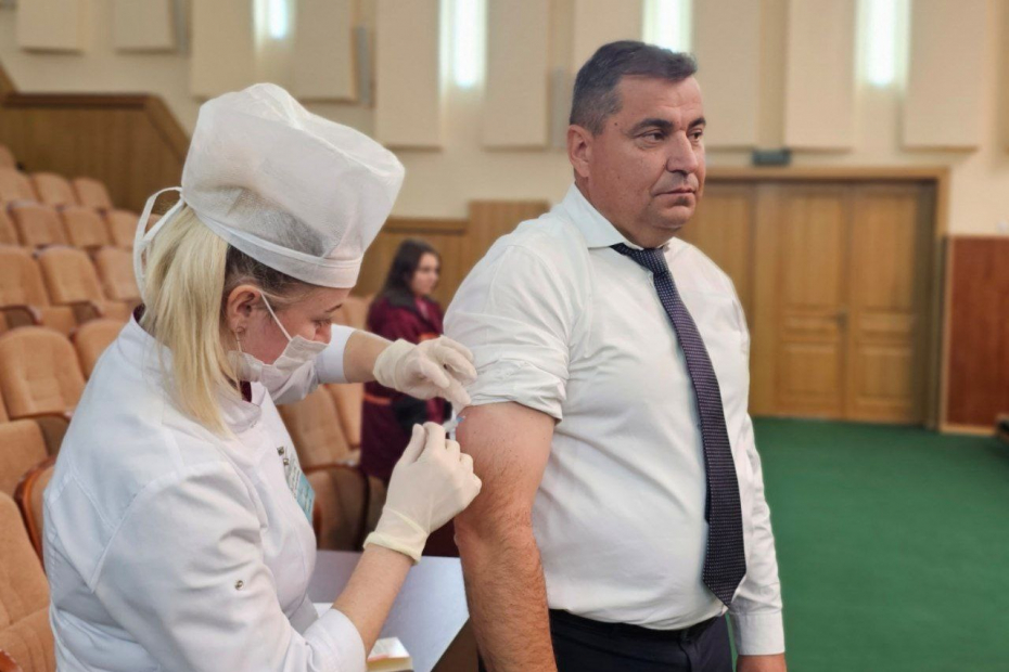 В Лидском райисполкоме день вакцинации – работает выездная прививочная бригада
