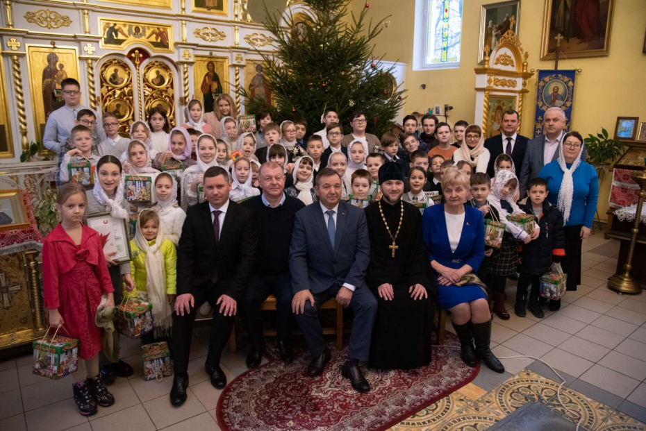 Андрей Худык поздравил с наступающим Новым годом и Рождеством воспитанников «зеленой» воскресной школы в Лиде