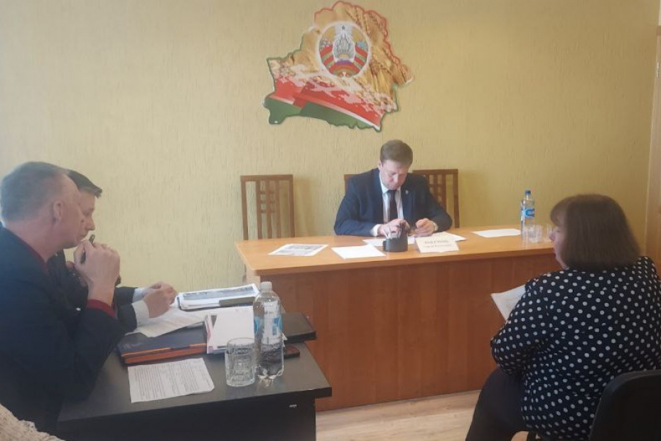 Председатель Лидского райисполкома Сергей Ложечник провел выездной приём граждан